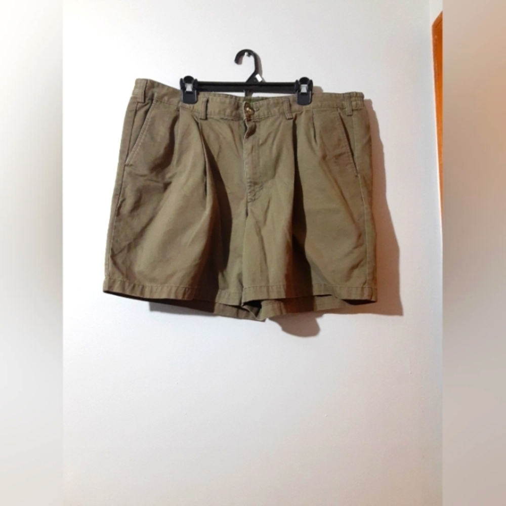 Eddie Bauer Men's Shorts Chino Green With Pockets Size 40 Outdoors Hiking Tennis